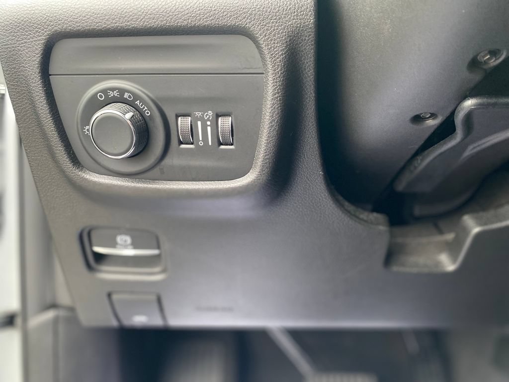 Used 2023 Jeep Grand Cherokee L Laredo RWD image 29