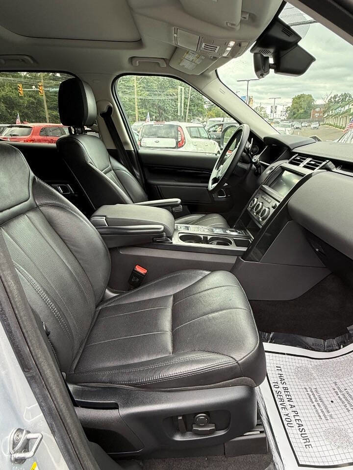 Used 2018 Land Rover Discovery SE image 17