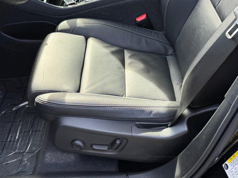 Certified 2023 Volvo XC40 B5 Ultimate w/ Protection Package Premier image 24