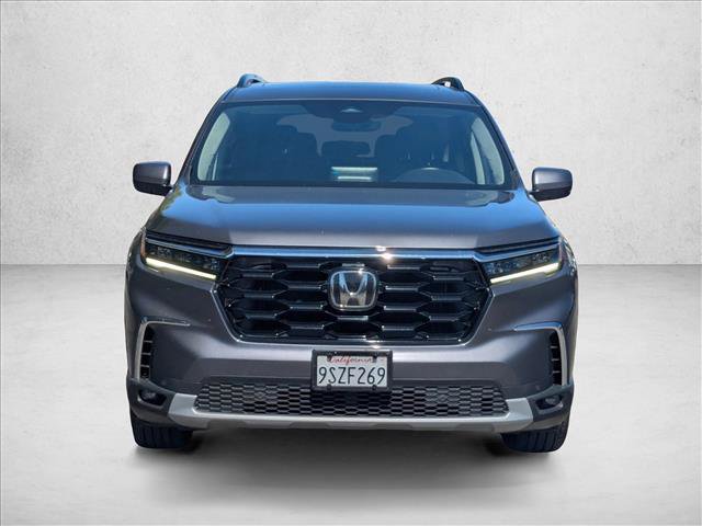 Used 2025 Honda Pilot Touring image 2