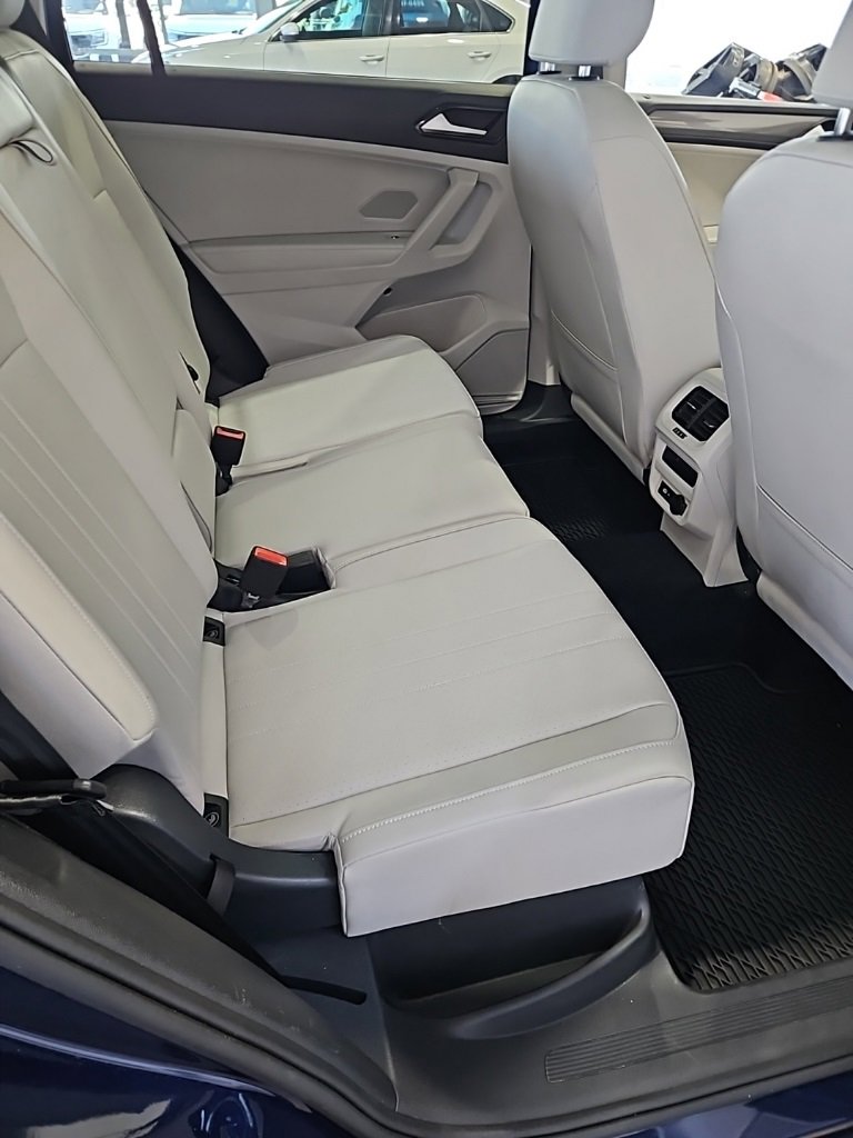 Certified 2024 Volkswagen Tiguan SE w/ Panoramic Sunroof Package image 17