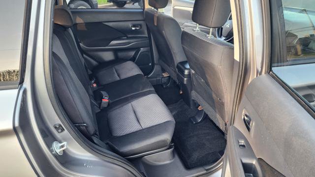 Used 2014 Mitsubishi Outlander SE FWD image 16