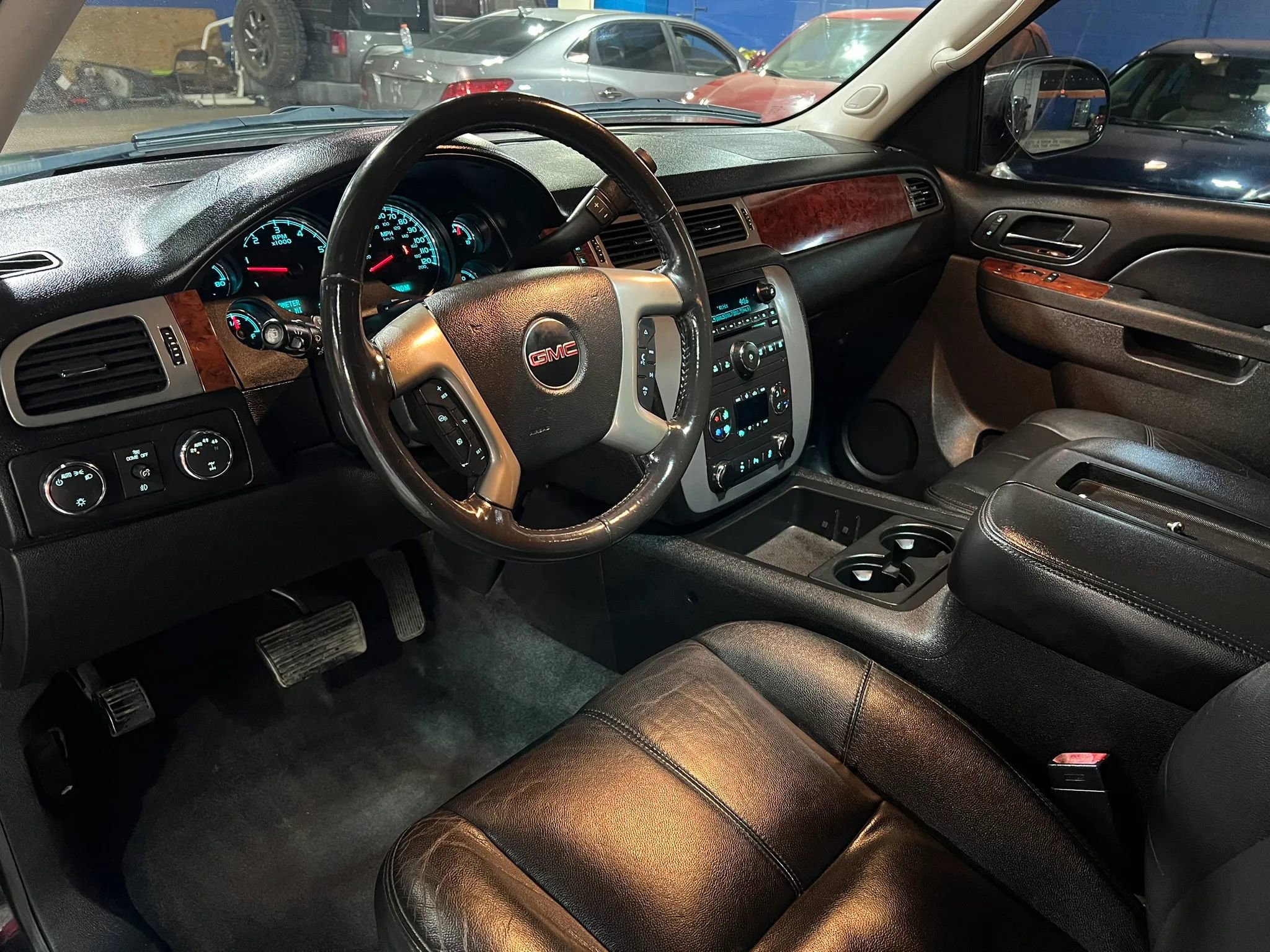 Used 2012 GMC Yukon XL SLT w/ SLT Chrome Package image 9