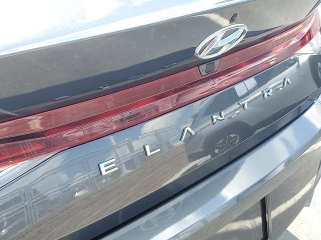 Used 2022 Hyundai Elantra SEL w/ Preferred Accessory Package FWD image 7