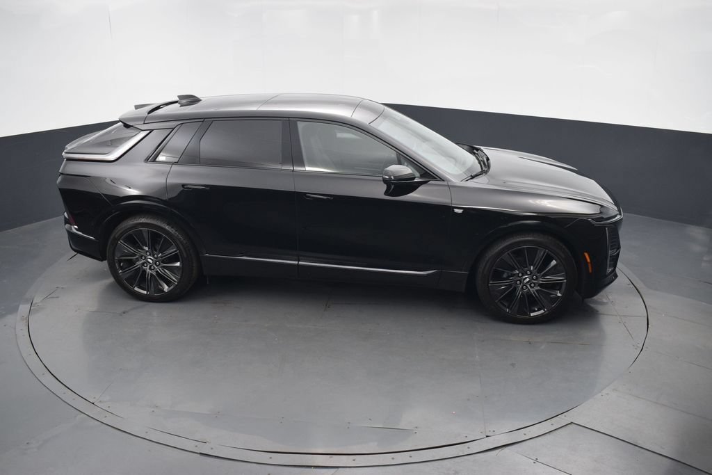 New 2026 Cadillac Lyriq Signature Sport w/ LPO, Floor Liner Package AWD/4WD image 45