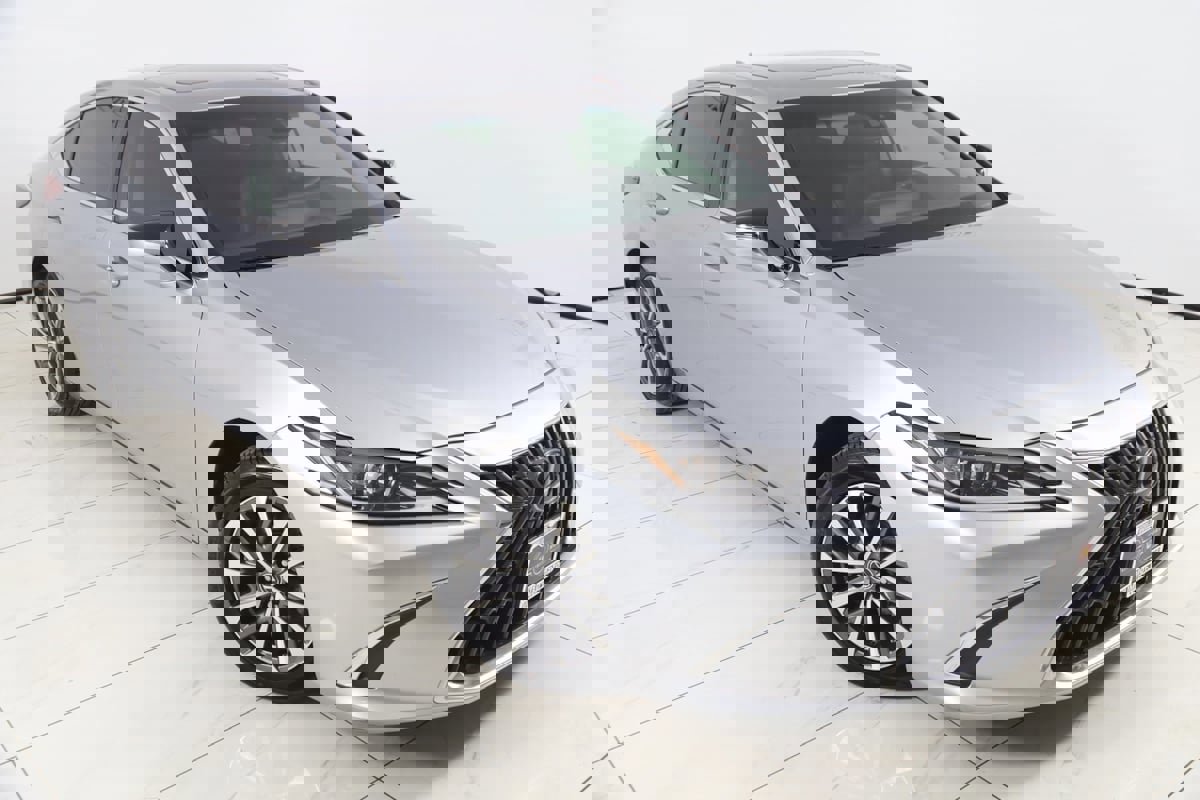 Used 2024 Lexus ES 350 w/ Accessory Package (Z2) image 17