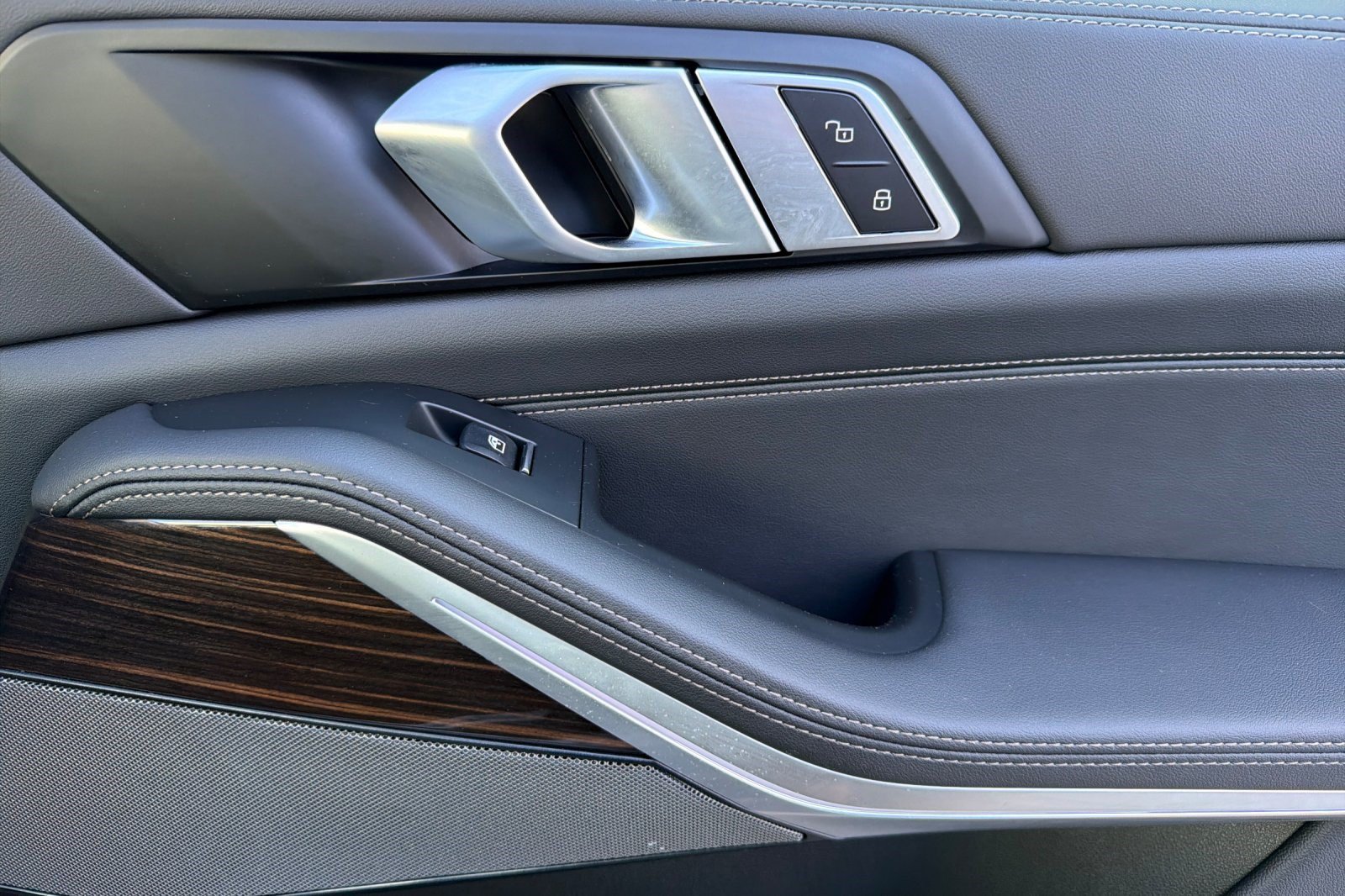 Used 2026 BMW X5 xDrive40i w/ M Sport Package AWD/4WD image 21