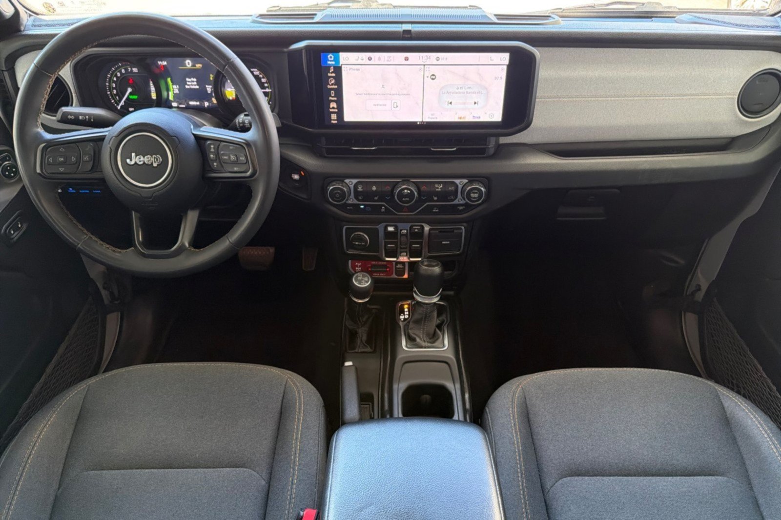 Used 2024 Jeep Wrangler Unlimited AWD/4WD image 12