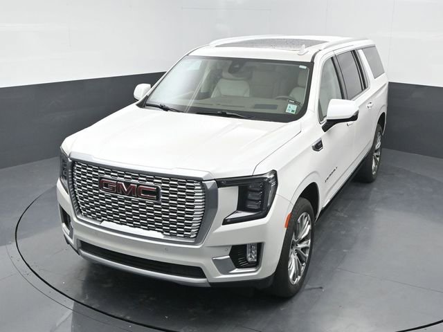Used 2021 GMC Yukon XL Denali w/ Denali Premium Package image 11