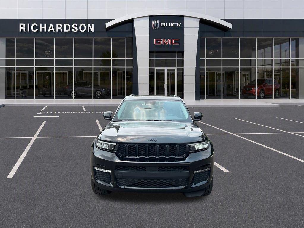 Used 2023 Jeep Grand Cherokee L Limited w/ Black Appearance Package AWD/4WD image 9
