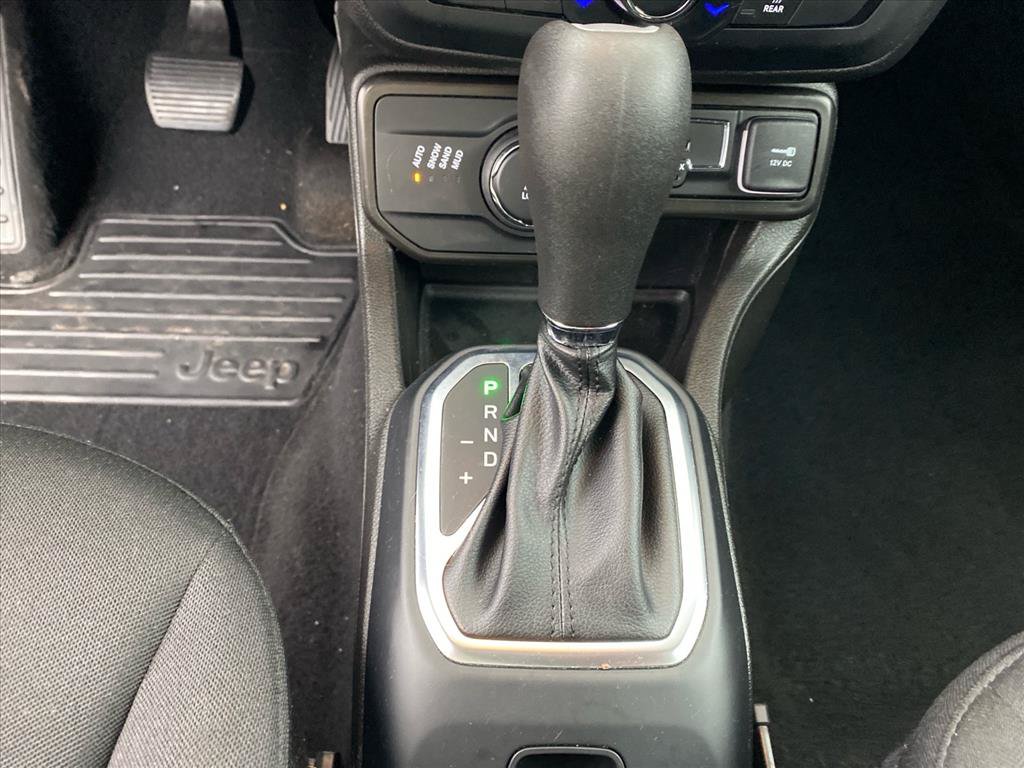 Used 2020 Jeep Renegade Latitude w/ Cold Weather Group AWD/4WD image 12