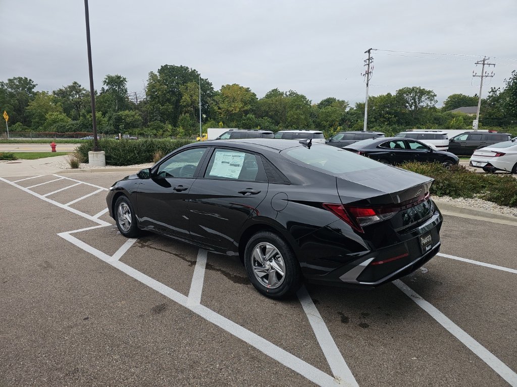 New 2026 Hyundai Elantra SE FWD image 3