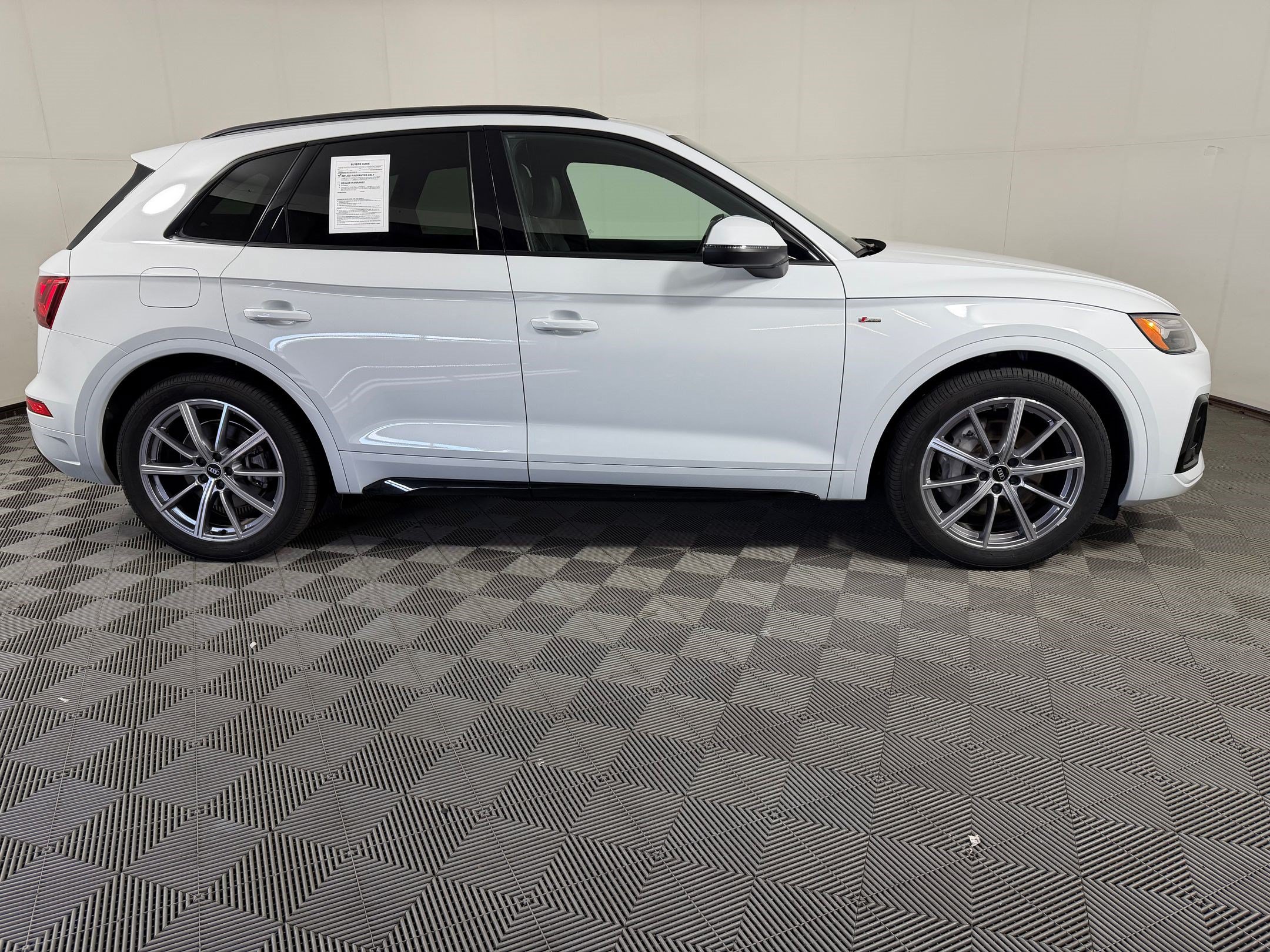 Used 2023 Audi Q5 e Premium Plus w/ Premium Plus Package AWD/4WD image 8
