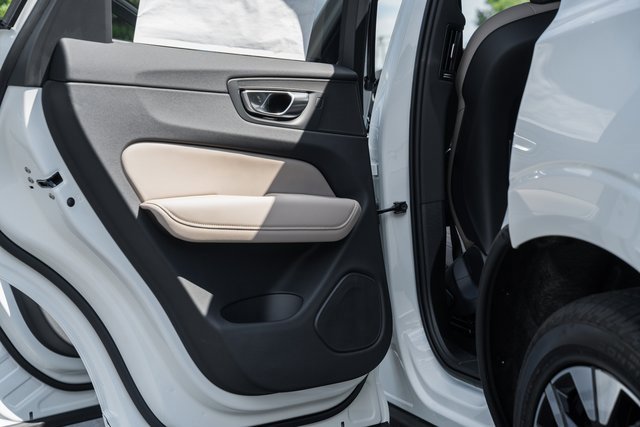 New 2026 Volvo XC60 B5 Plus w/ Protection Package Premier image 31