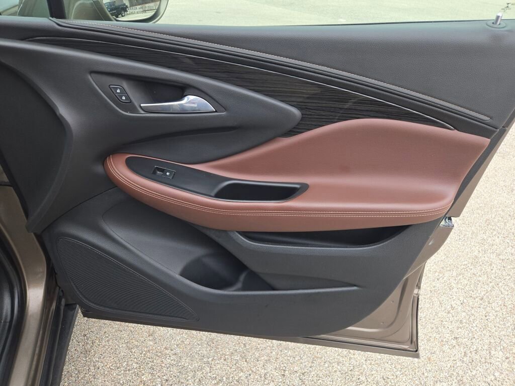 Used 2017 Buick Envision Essence image 5