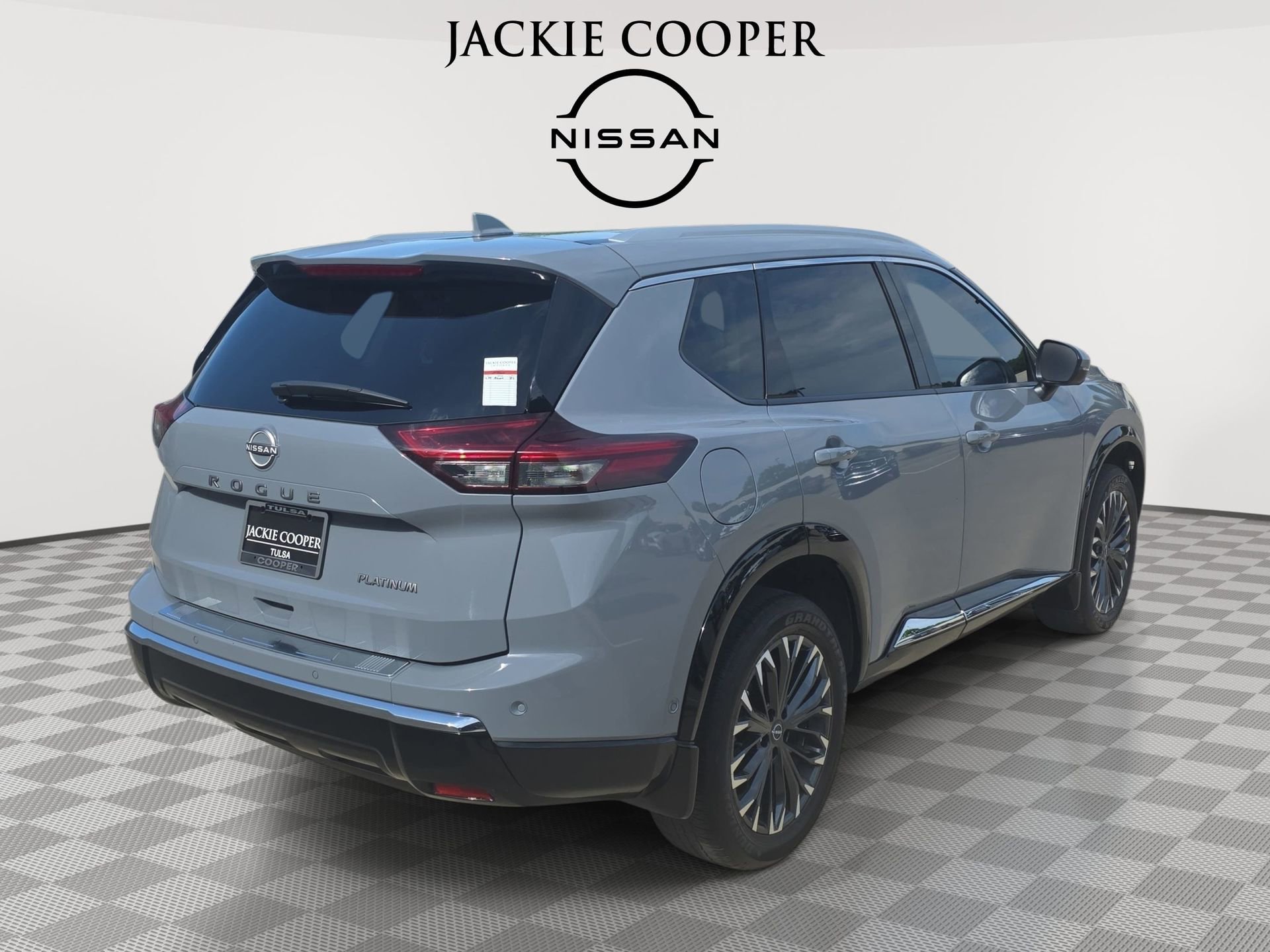 Used 2024 Nissan Rogue Platinum w/ Platinum Premium Package FWD image 5