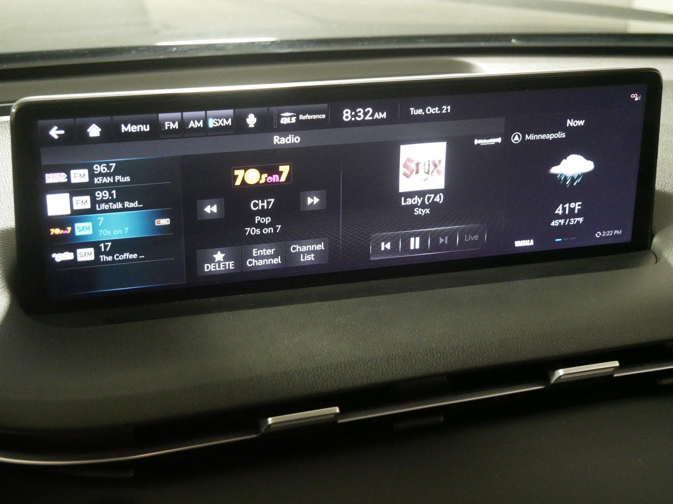 Certified 2022 Genesis GV70 2.5T w/ Select Package image 22