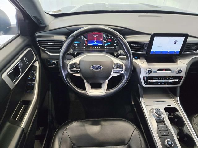 Used 2022 Ford Explorer XLT w/ Equipment Group 202A image 7