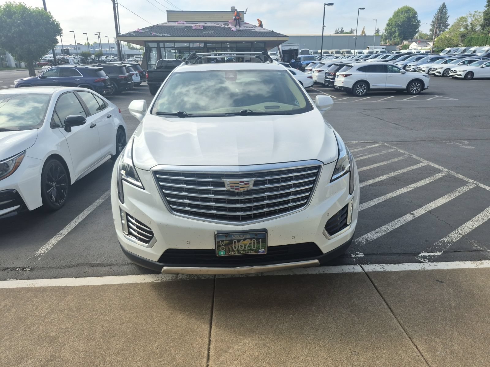 Used 2017 Cadillac XT5 Platinum w/ Driver Assist Package AWD/4WD image 14