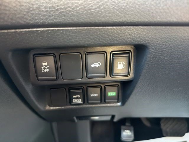 Used 2018 Nissan Rogue SV AWD/4WD image 28