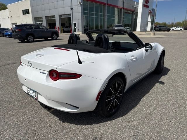 Used 2024 MAZDA MX-5 Miata Grand Touring RWD image 4