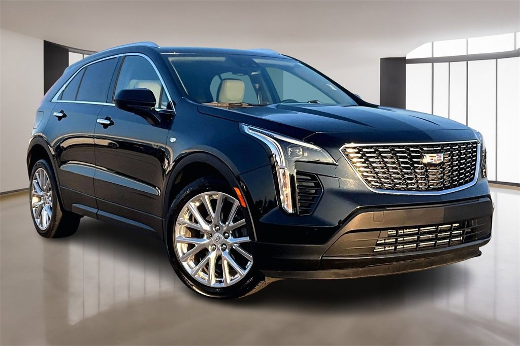 Used 2023 Cadillac XT4 Luxury w/ Cold Weather Package image 11