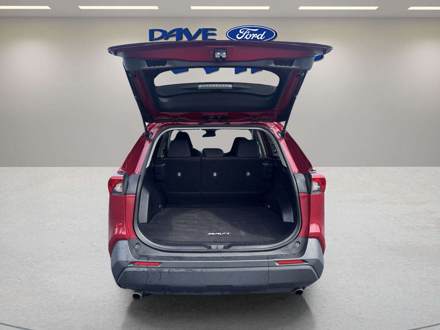 Used 2019 Toyota RAV4 LE w/ Carpet Mat Package FWD image 21
