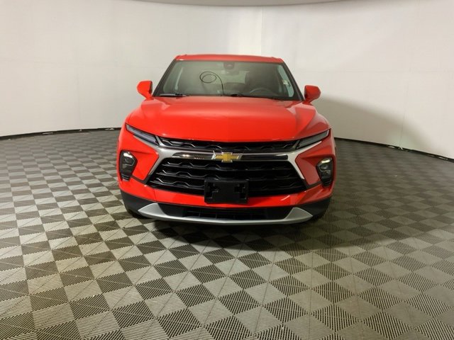 Used 2025 Chevrolet Blazer LT image 3