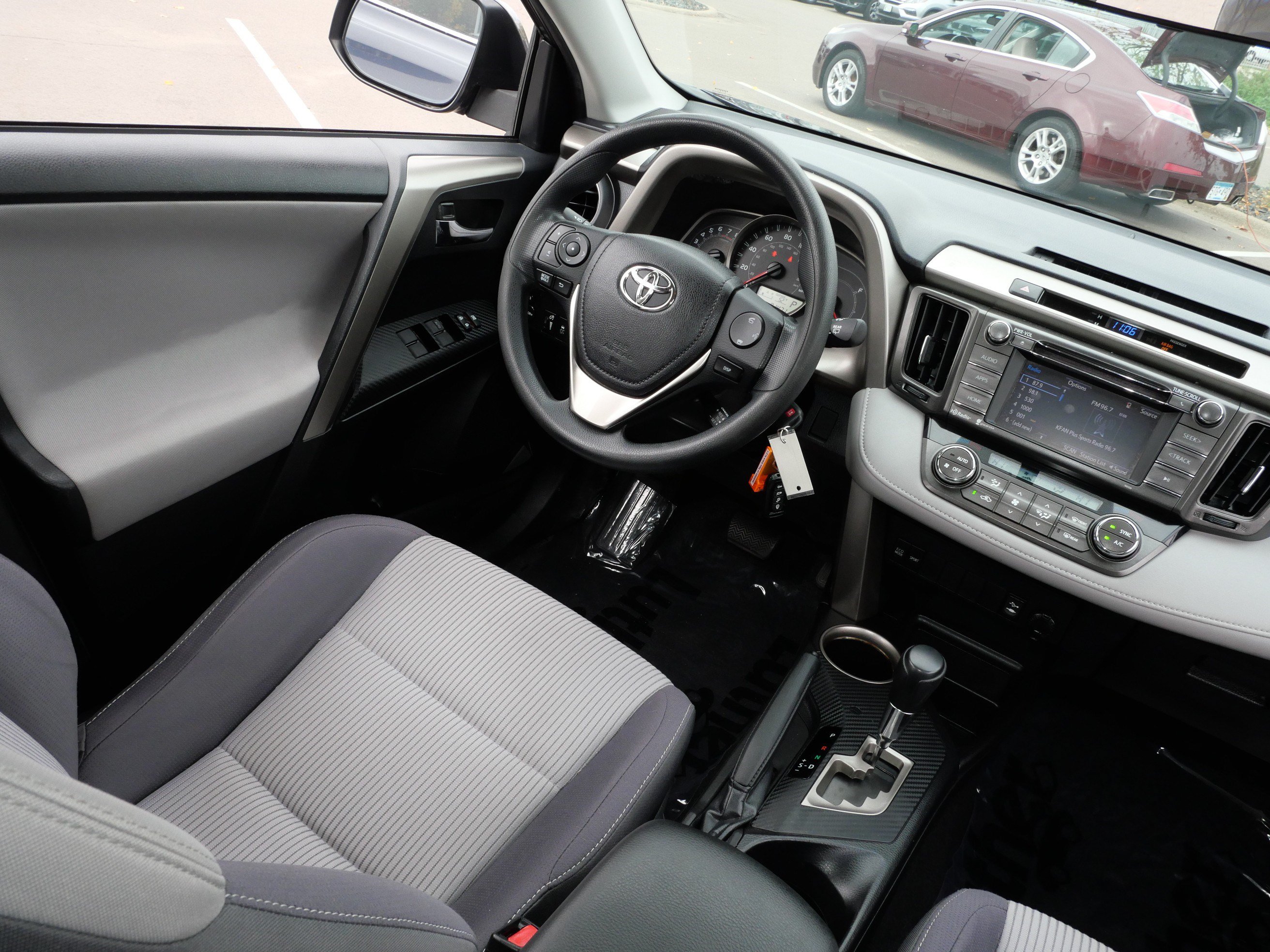 Used 2014 Toyota RAV4 XLE FWD image 9