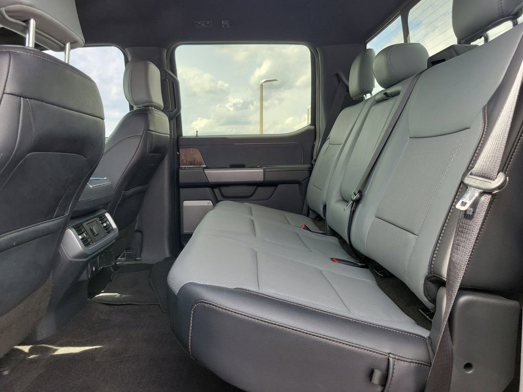 Used 2022 Ford F150 Lightning Lariat image 11