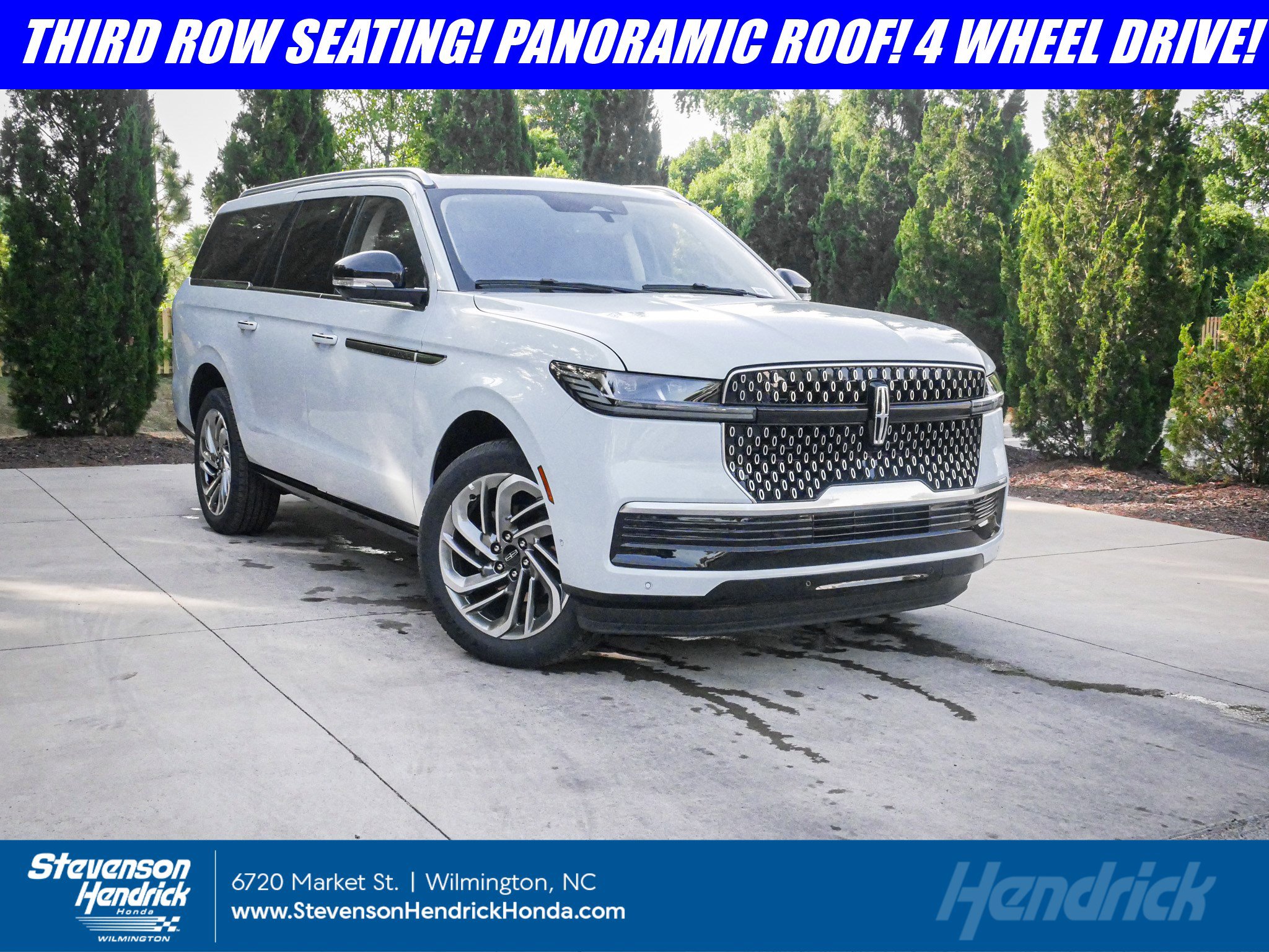 Used 2025 Lincoln Navigator L Reserve AWD/4WD image 1