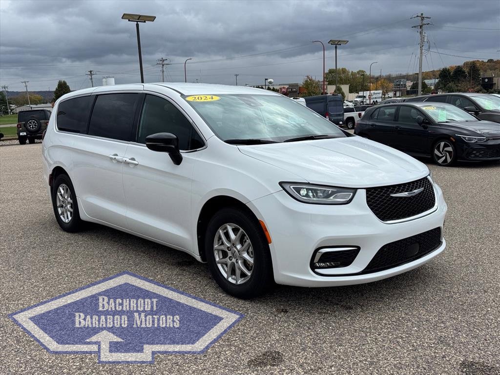 Used 2024 Chrysler Pacifica Touring