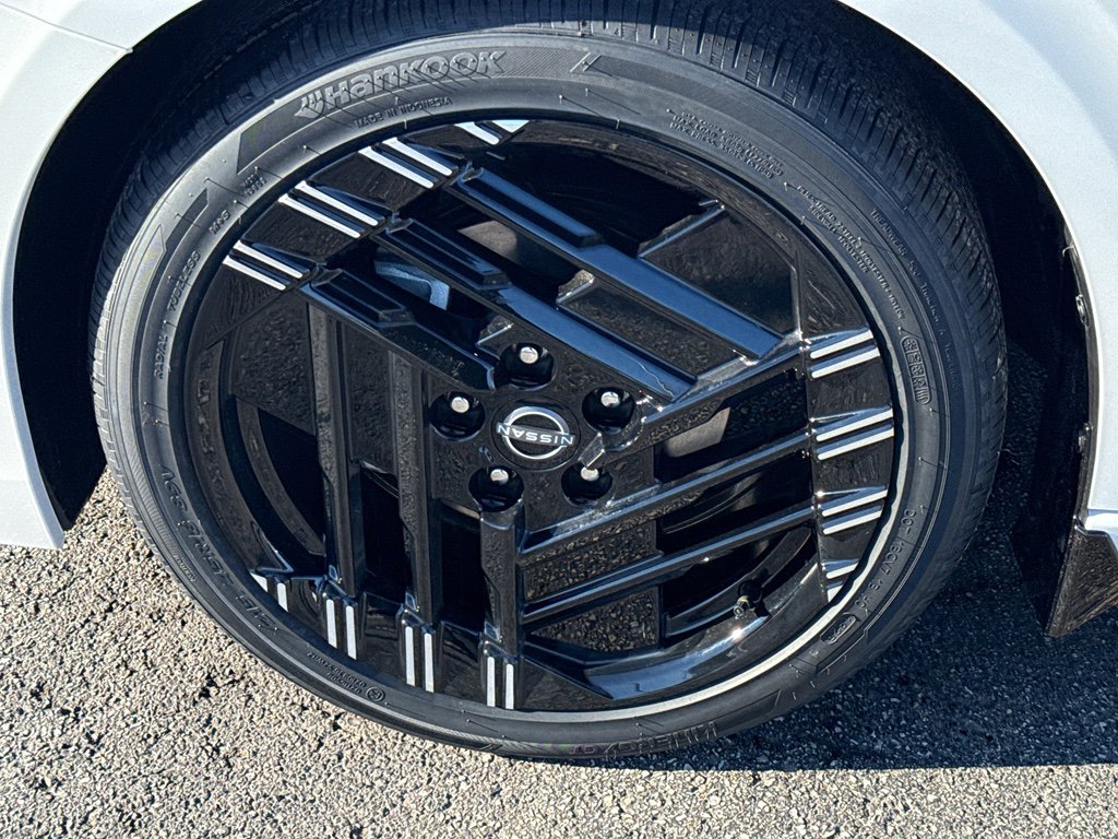 New 2026 Nissan Sentra SR w/ Floor Mat Package FWD image 9