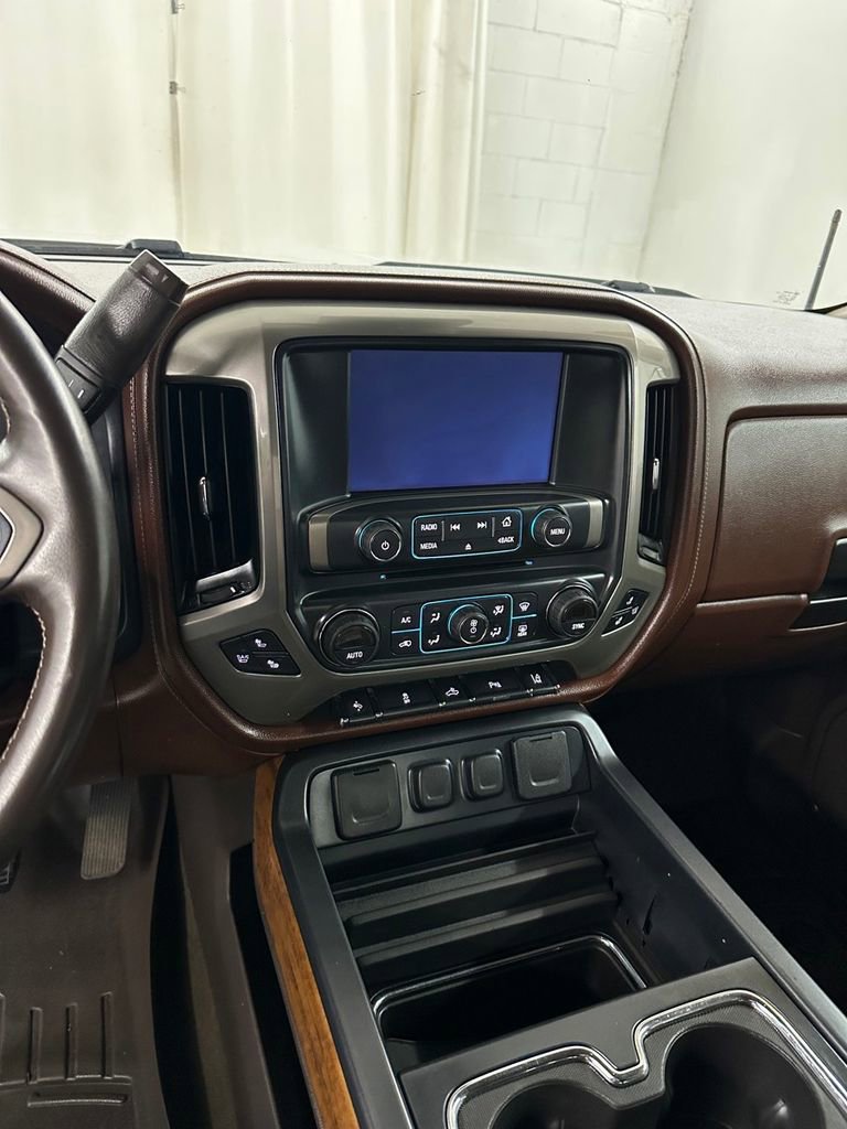 Used 2015 Chevrolet Silverado 2500 High Country w/ High Country Premium Package image 16