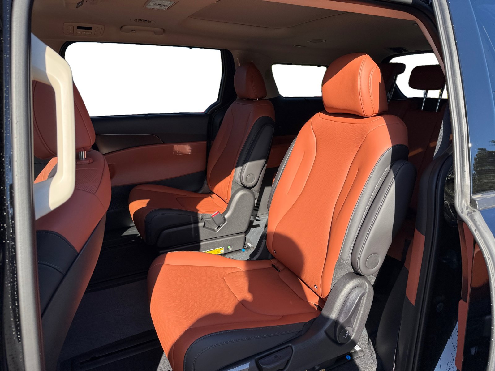 New 2027 Kia Carnival SX FWD image 16