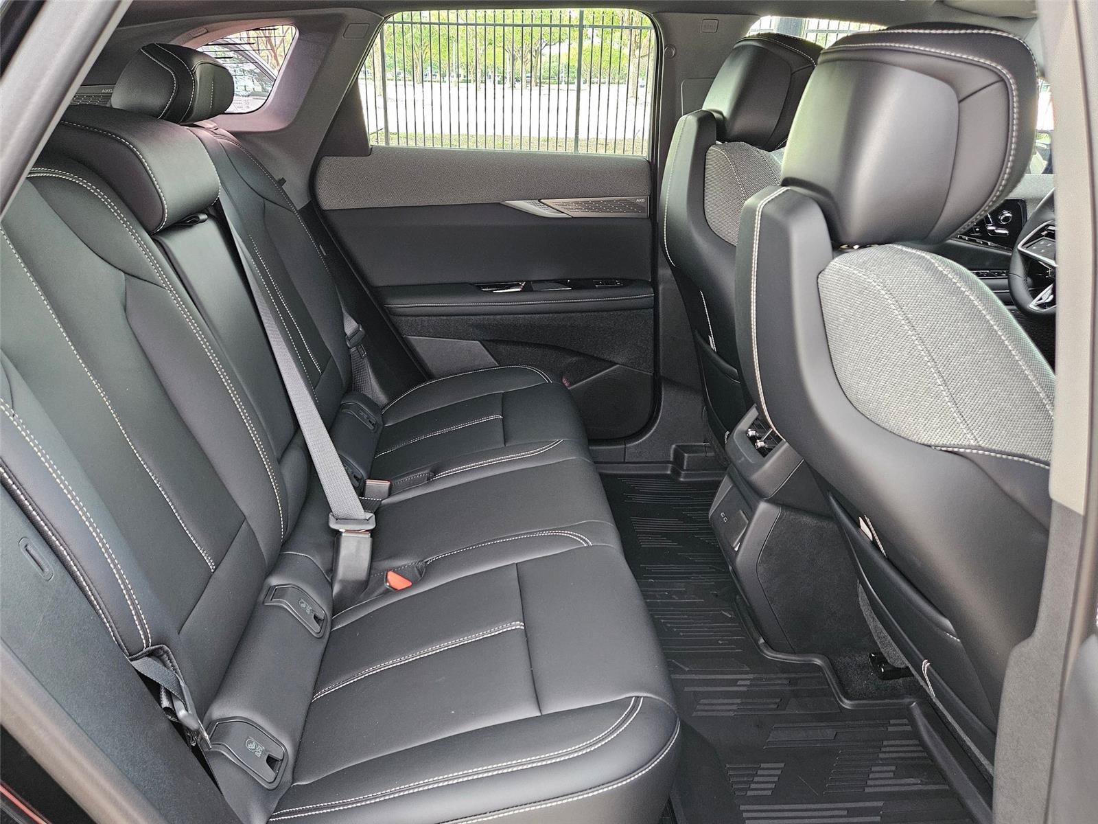 New 2026 Cadillac Optiq Sport 1 w/ LPO, Floor Liner Package AWD/4WD image 25