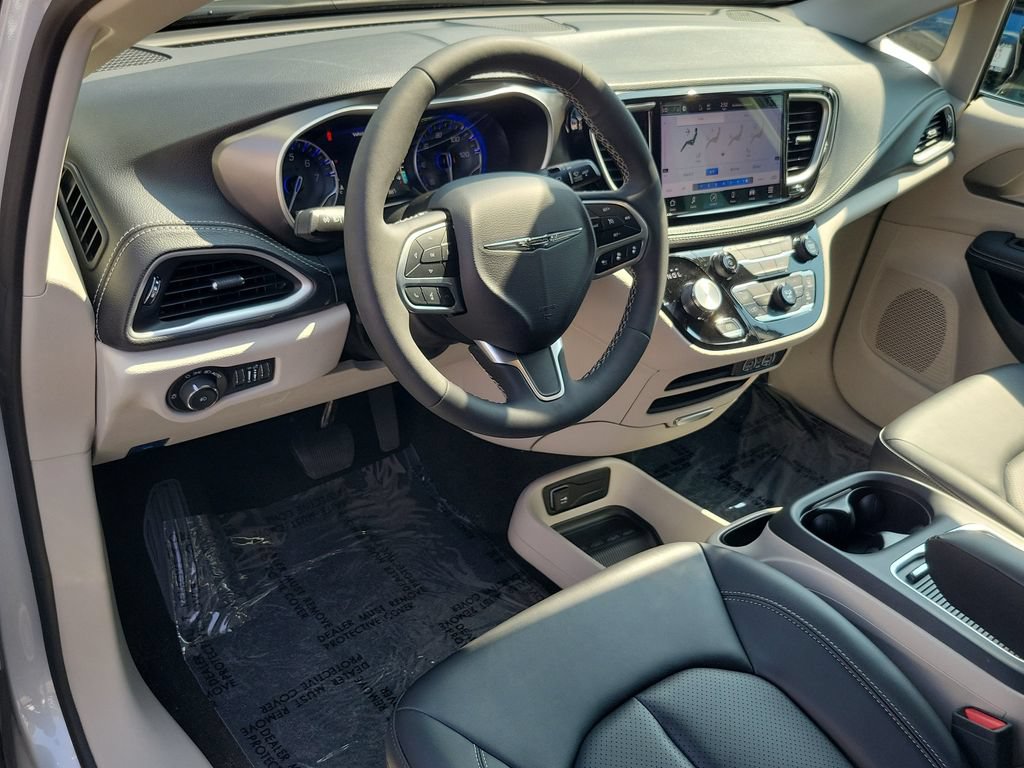 Certified 2024 Chrysler Pacifica Touring-L FWD image 15