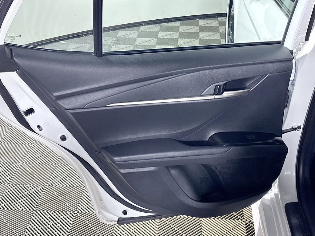 Used 2025 Toyota Camry SE image 18