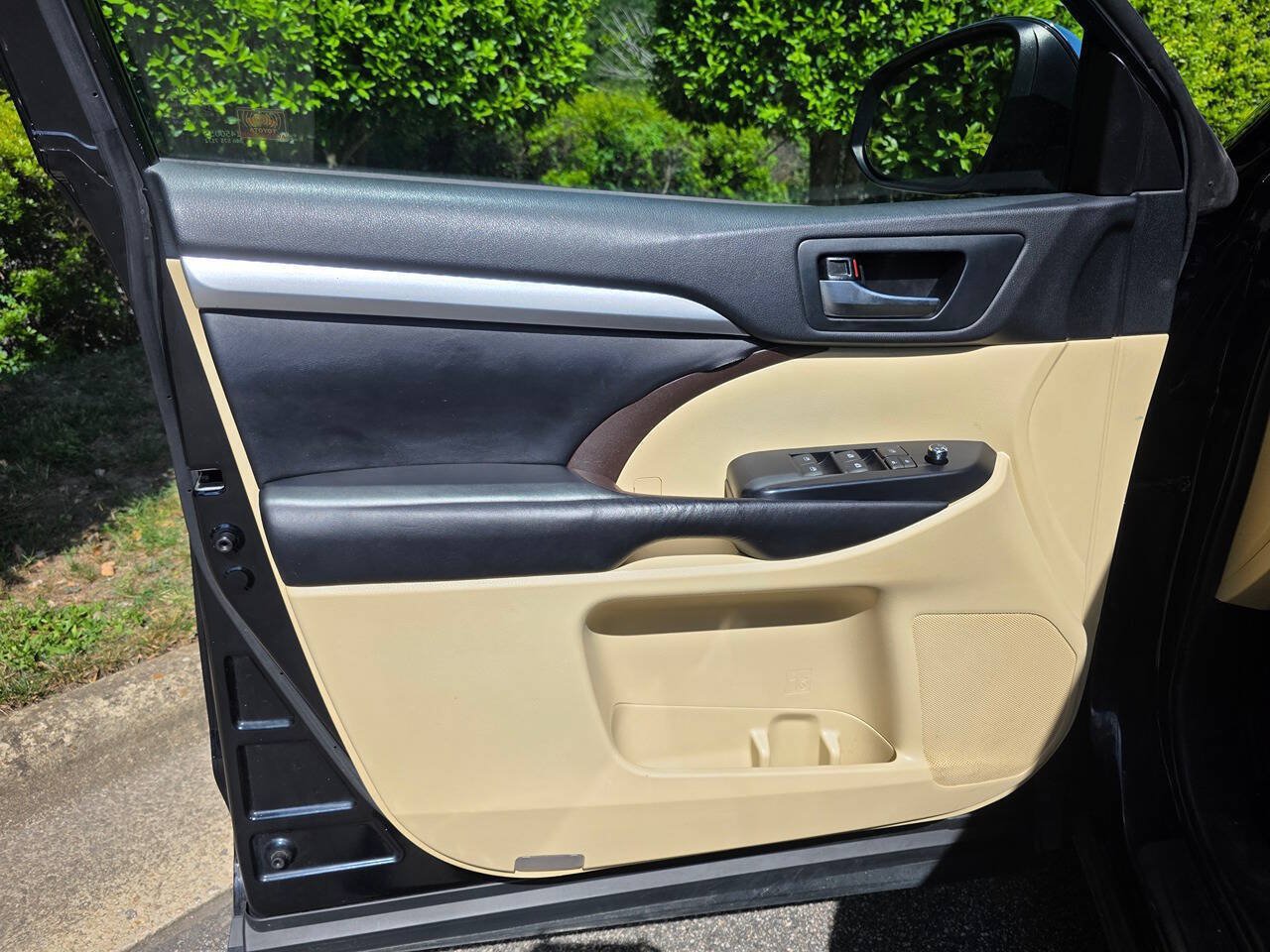Used 2019 Toyota Highlander XLE AWD/4WD image 10