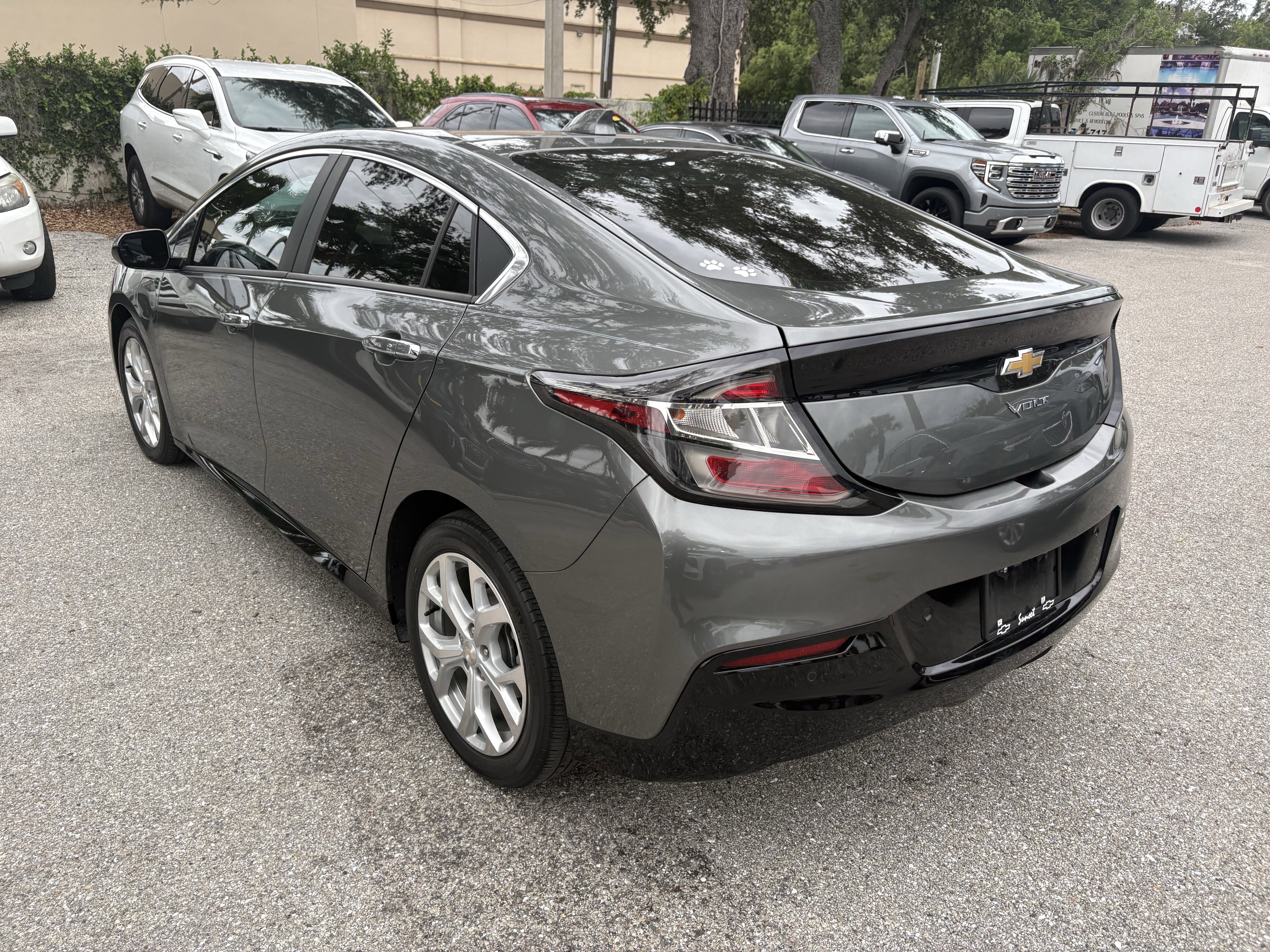 Used 2017 Chevrolet Volt Premier w/ Driver Confidence II Package FWD image 5