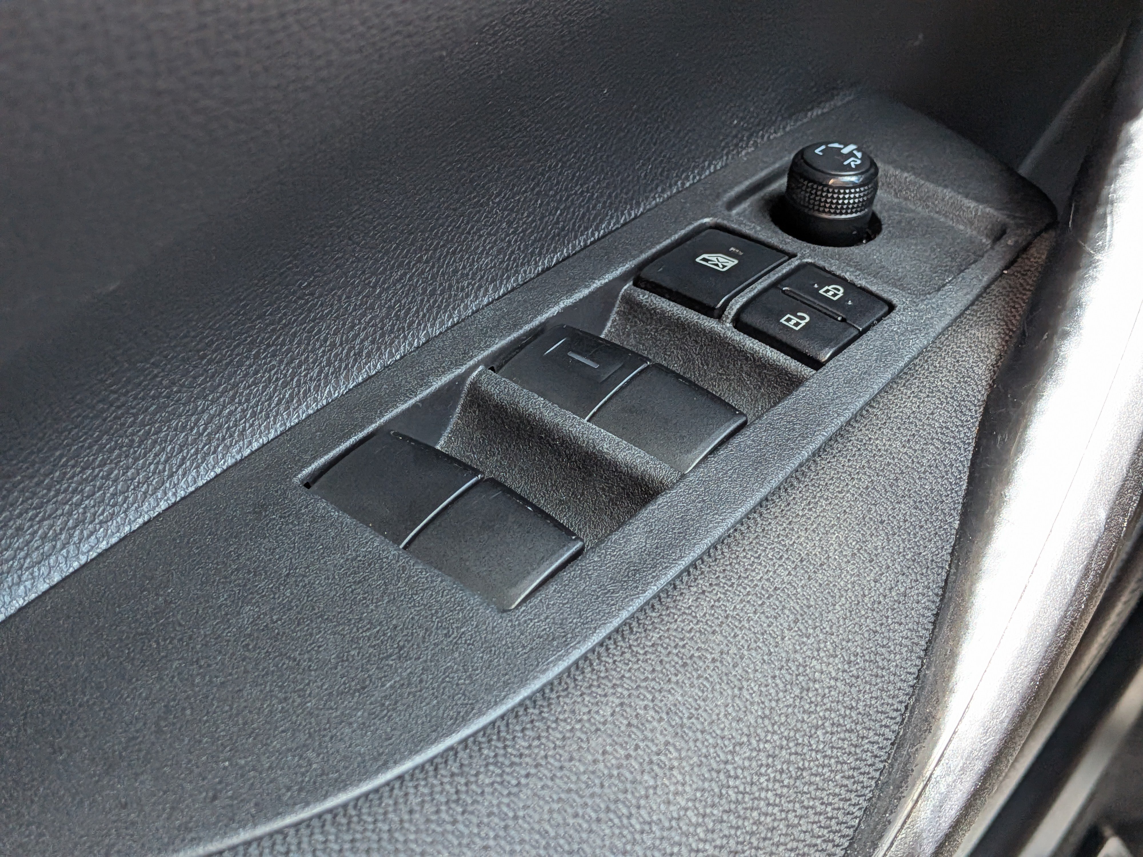 Used 2025 Toyota Corolla LE FWD image 21