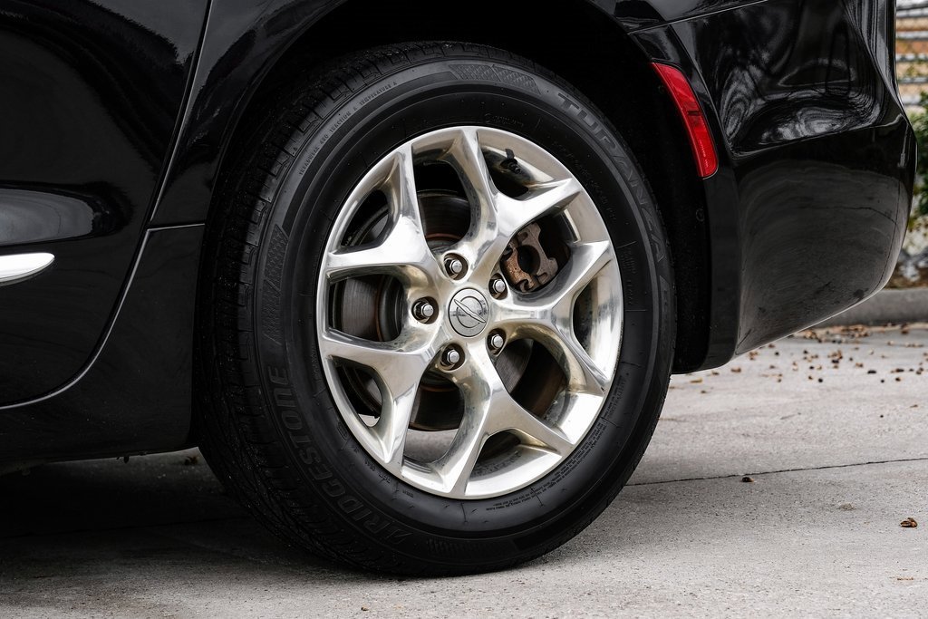 Used 2018 Chrysler Pacifica Limited image 70