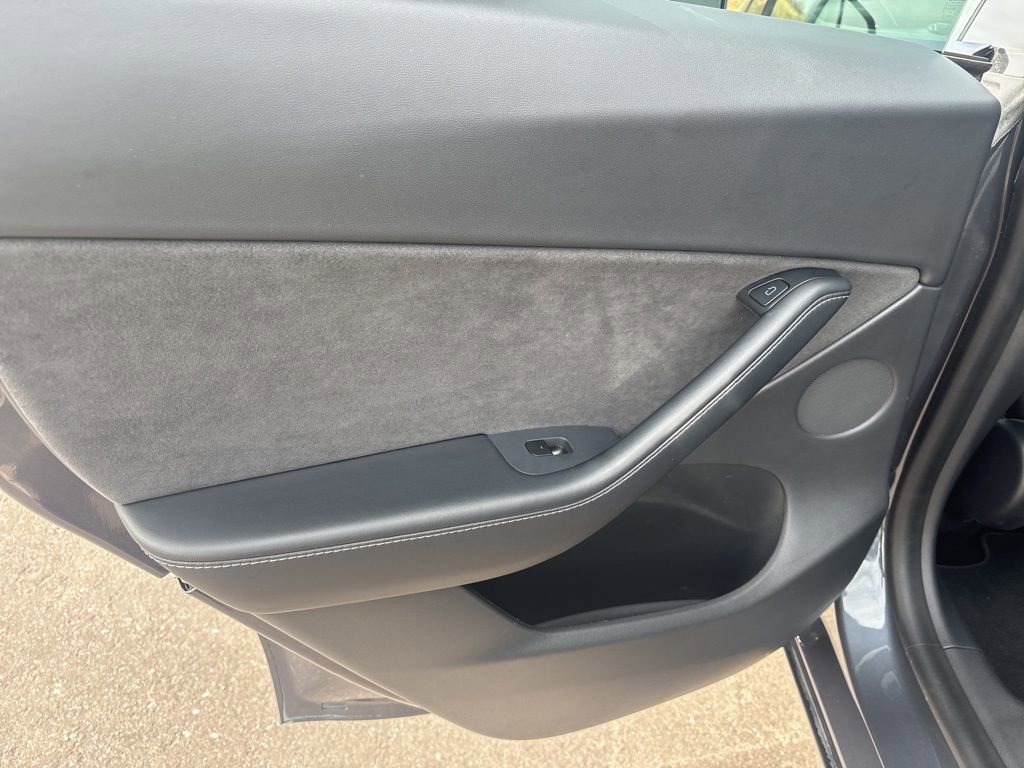 Used 2021 Tesla Model Y Long Range image 12