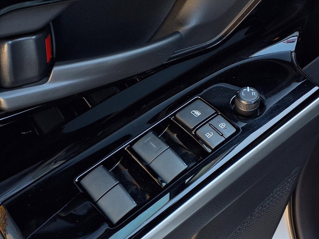 Certified 2025 Toyota bZ4X FWD image 17