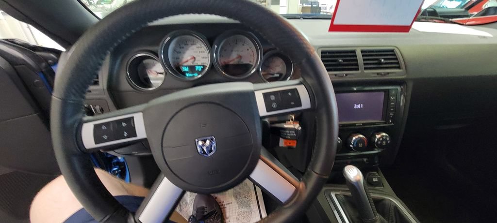 Used 2009 Dodge Challenger SRT8 w/ SRT Option Group II RWD image 13