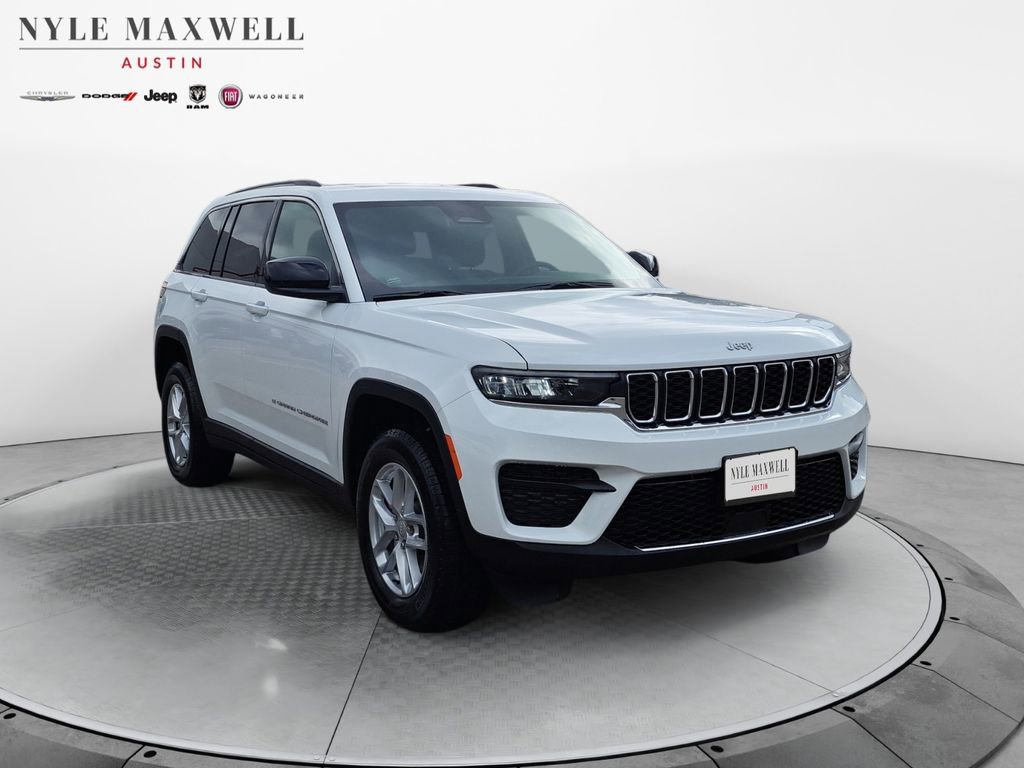New 2025 Jeep Grand Cherokee Laredo w/ Luxury Tech Group I RWD image 2