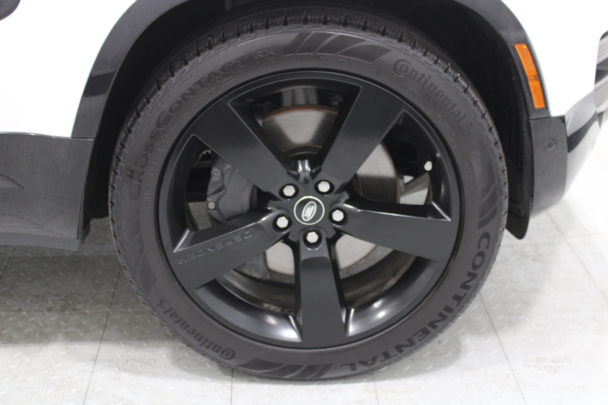 Used 2024 Land Rover Defender 130 X-Dynamic SE AWD/4WD image 5