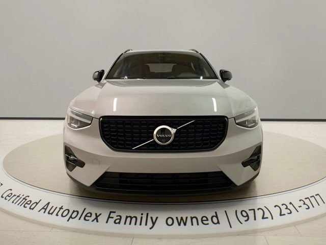 Used 2025 Volvo XC40 B5 Plus AWD/4WD image 9
