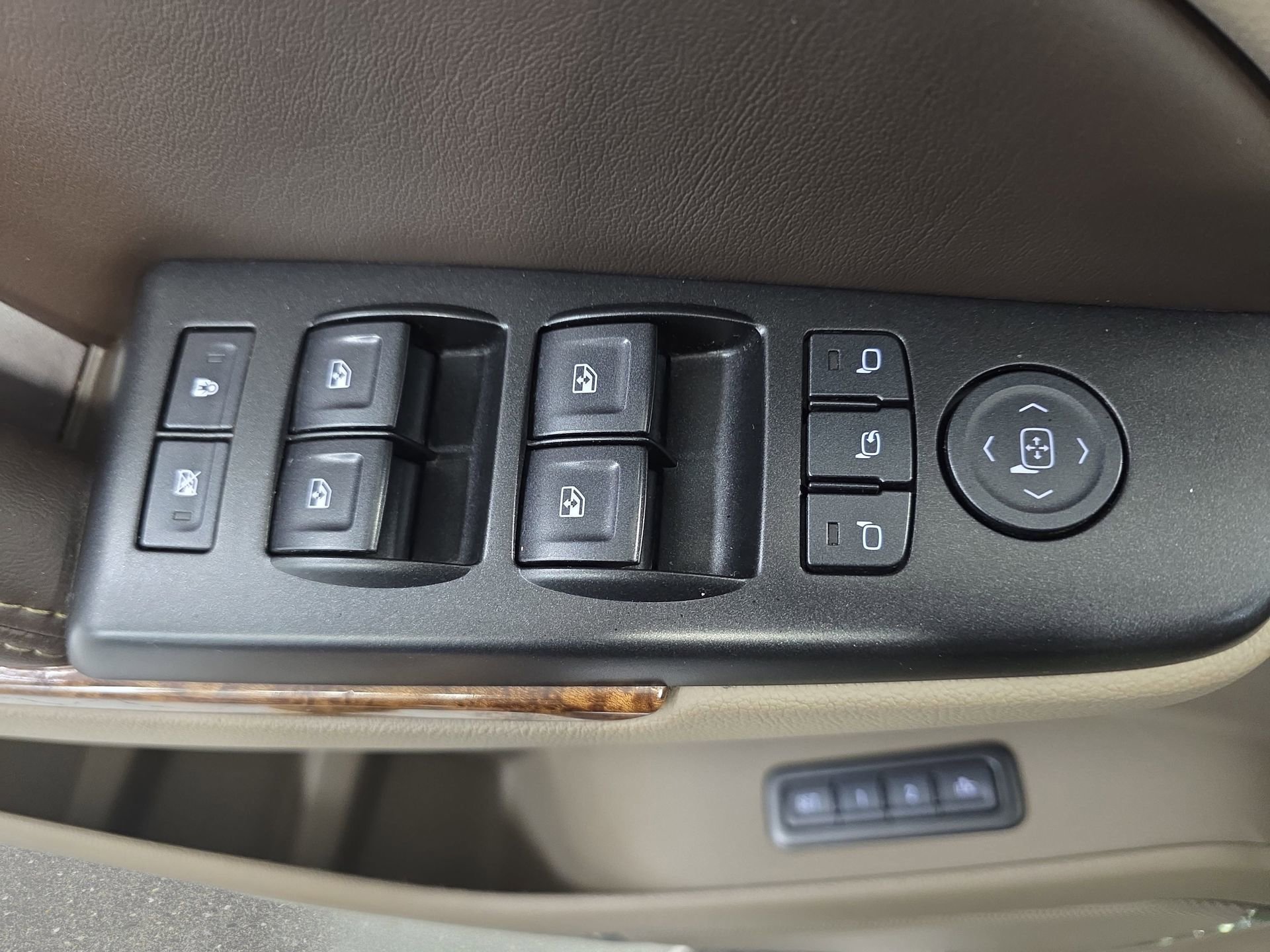Used 2016 Chevrolet Tahoe LTZ AWD/4WD image 27