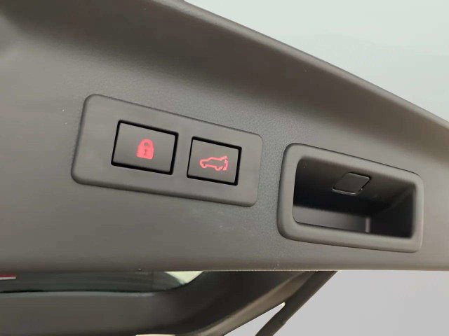 Used 2025 Subaru Forester Premium AWD/4WD image 13
